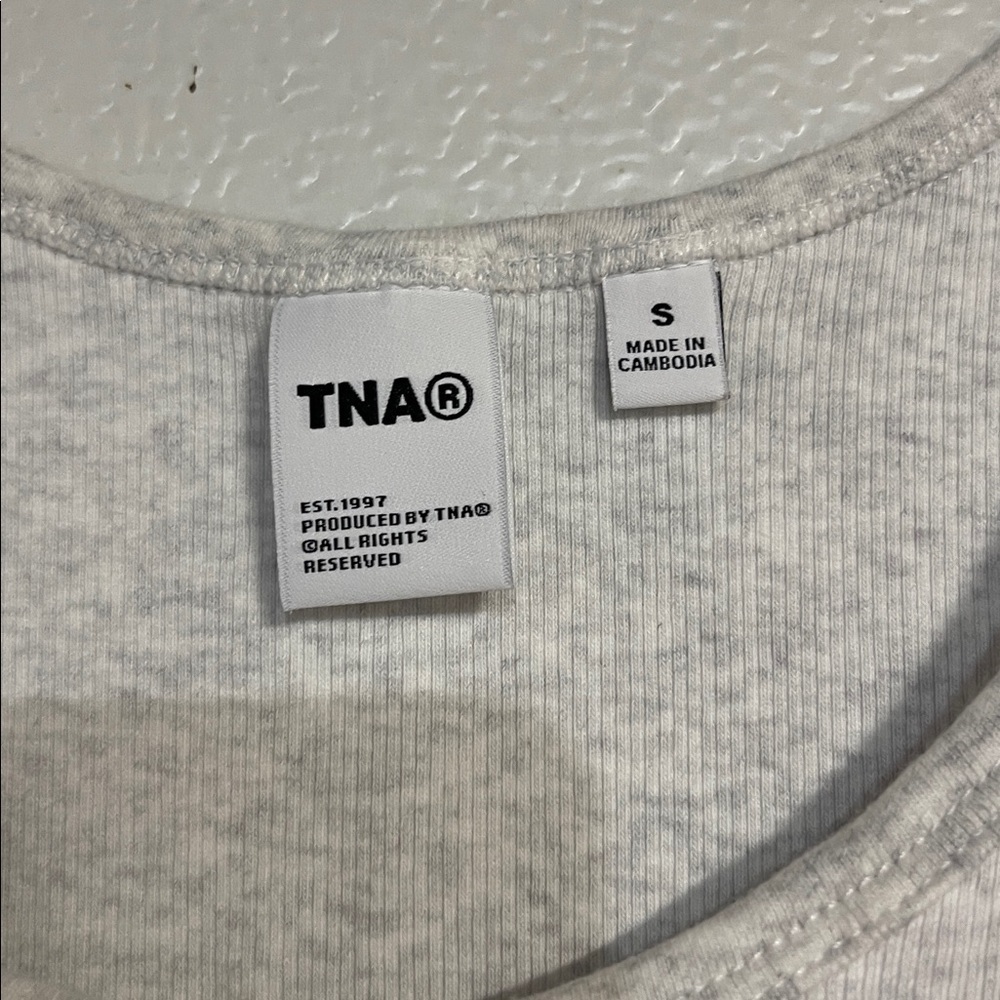 TNA ARITZIA RIBBED CROPPED TANK HEATHERED GRAY SMALL - Picture 3 of 6